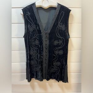 CITY TRENDS – Black Velvet Embroidered Vest (Estimated Size L)